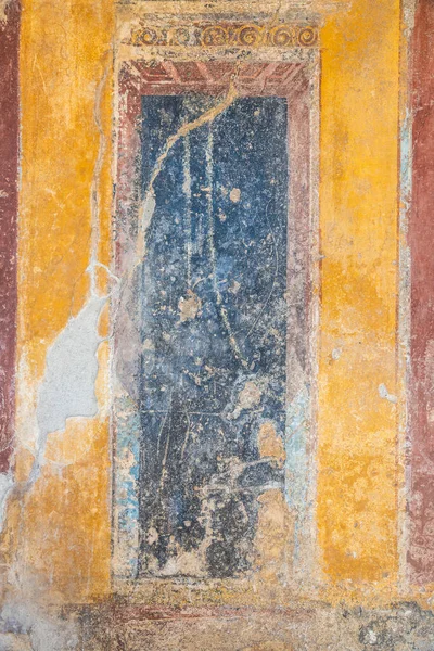 İtalya 'daki Pompeii harabelerinden eskimiş ve eskimiş freskler..