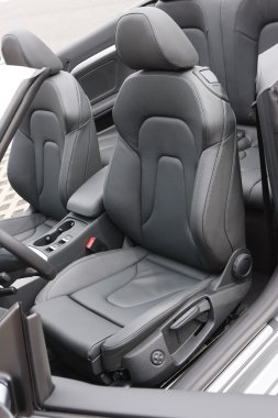 Spor, Cabrio Araba siyah deri koltuklar