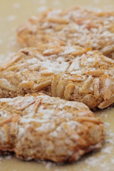 Biscoitos de amêndoa com açúcar branco — Fotografia de Stock