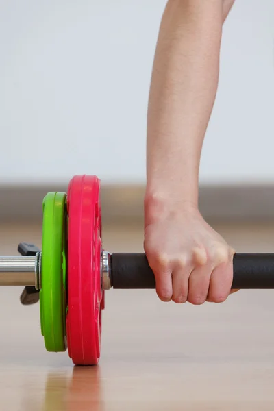 Rękę, chwytając sprzęt fitness — Zdjęcie stockowe