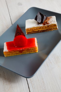 çilek ve vanilya ile sünger kek çeşitler