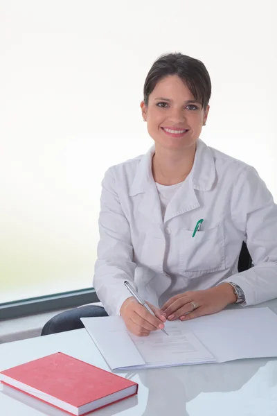 Young woman doctor in meeting table — Stock Photo, Image