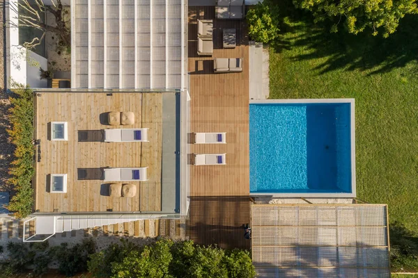 Moderne Villa Mit Pool Und Deck Mit Innen Und Außenblick — Stockfoto