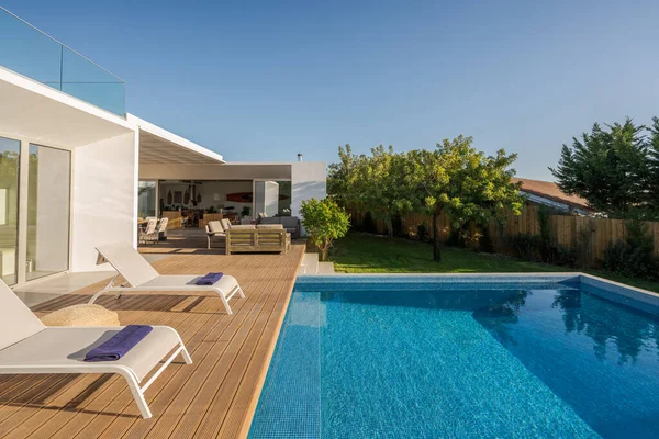 Moderne Villa Met Zwembad Terras Met Binnen Buitenzicht — Stockfoto