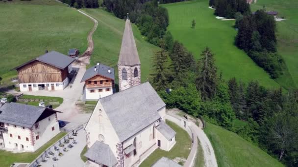 Relaxing Drone View Maddalena Green Vall Funes Dolomites — Stok video
