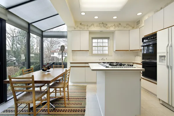 Kitchen with sliding doors to patio — Stock Photo, Image