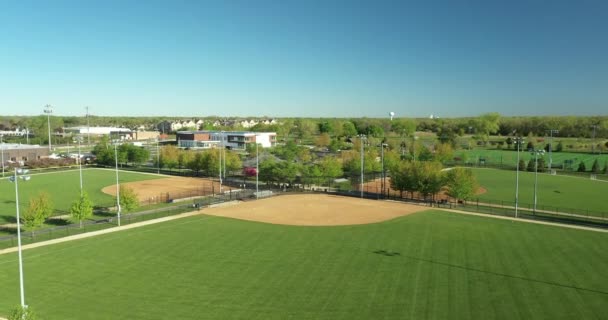 Légi Kilátás Többfunkciós Játszótér Komplexum Foci Lacrosse Mezők Softball Pályák — Stock videók