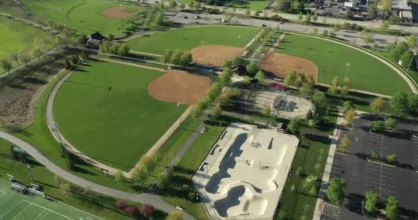 Αεροφωτογραφία Συγκροτήματος Πολλαπλών Χρήσεων Playfield Γήπεδα Ποδοσφαίρου Λακρός Και Γήπεδα — Αρχείο Βίντεο