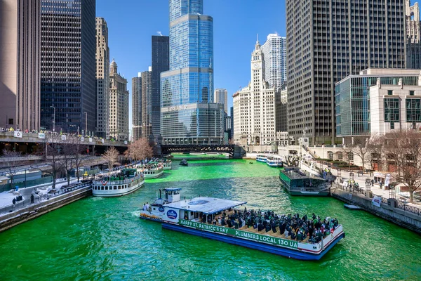 Chicago Nehri Nin Her Yıl Boyanması Chicago Tesisatçılar Birliği Nin — Stok fotoğraf