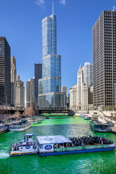 Щорічне Фарбування Річки Чикаго Роботою Місцевих Жителів Присвячених Дню Святого — стокове фото