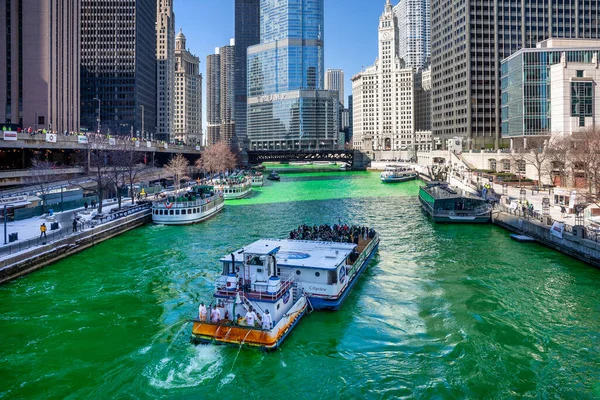 Chicago Nehri Nin Her Yıl Boyanması Chicago Tesisatçılar Birliği Nin — Stok fotoğraf