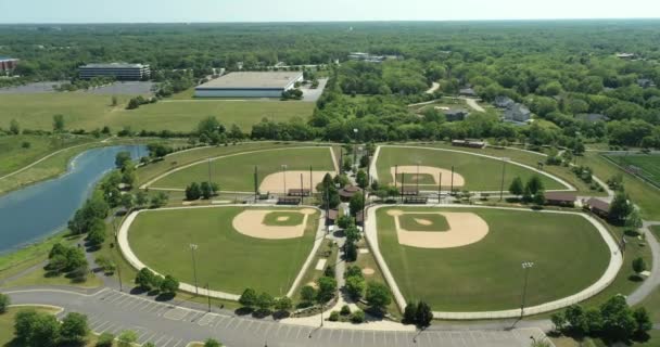 Letecký Pohled Předměstský Středoškolský Baseballový Komplex — Stock video