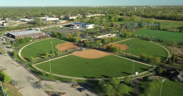 Vista Aérea Complejo Juegos Multiuso Con Campos Fútbol Lacrosse Jaulas — Vídeos de Stock