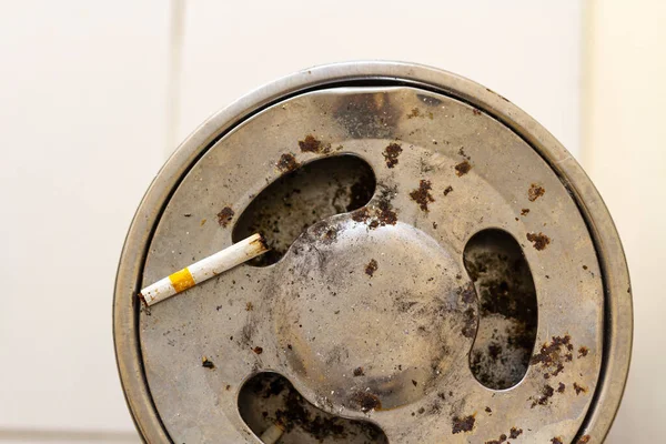 Top View Cigarette Butt Cigarette Butt Rusty Metal Ashtray High — Stockfoto