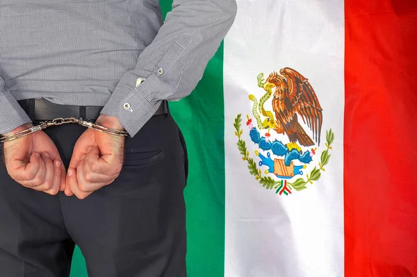 Muž Pouty Pozadí Mexické Vlajky Zadní Pohled Koncepce Věznic Korupce — Stock fotografie