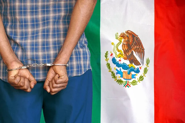 Afričan Pouty Pozadí Mexické Vlajky Zadní Pohled Koncepce Věznic Korupce — Stock fotografie