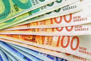 İsrail 'in 50, 100 ve 200 şekel' lik yeni para yığını.