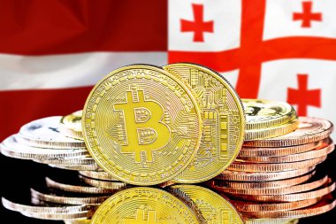 Letonya ve Gürcistan bayrağının arka planında bitcoinler var. Letonya ve Gürcistan 'daki kripto para birimi ve engelleme teknolojisi yatırımcıları için kavram