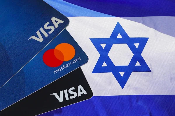 Visa Card Mastercard Дебетовые Карты Фоне Флага Израиля Марта 2022 — стоковое фото