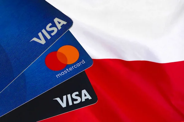 Visa Card Mastercard Дебетовые Карты Фоне Флага Польши Марта 2022 — стоковое фото
