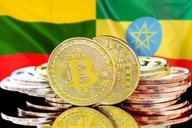 Litvanya ve Etiyopya bayrağının arka planında bitmadeni paralar. Litvanya ve Etiyopya 'daki kripto para birimi ve engelleme teknolojisi yatırımcıları için kavram