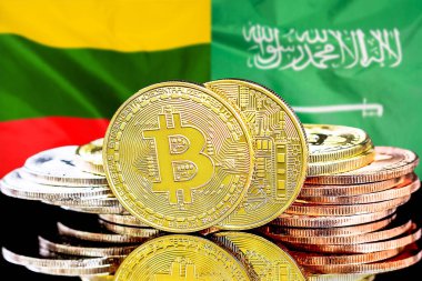 Litvanya ve Suudi Arabistan bayrağının arka planında bitmadeni paralar. Litvanya ve Suudi Arabistan 'daki kripto para birimi ve engelleme teknolojisi yatırımcıları için kavram
