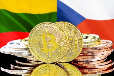 Litvanya ve Çek Cumhuriyeti bayrağının arka planında bitcoinler. Litvanya ve Çek Cumhuriyeti 'ndeki kripto para birimi ve engelleme teknolojisi yatırımcıları için kavram