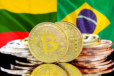 Litvanya ve Brezilya bayrağının arka planında bitcoinler. Litvanya ve Brezilya 'daki kripto para birimi ve engelleme teknolojisi yatırımcıları için kavram