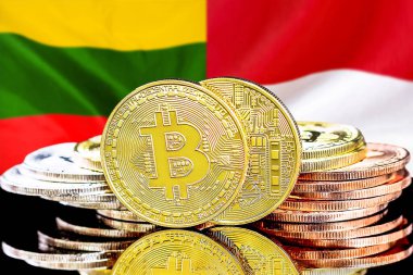 Litvanya ve Endonezya bayrağının arka planında bitcoinler. Litvanya ve Endonezya 'daki kripto para birimi ve engelleme teknolojisi yatırımcıları için kavram
