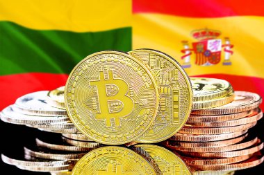 Litvanya ve İspanya bayrağının arka planında bitcoinler var. Litvanya ve İspanya 'daki kripto para birimi ve engelleme teknolojisi yatırımcıları için kavram