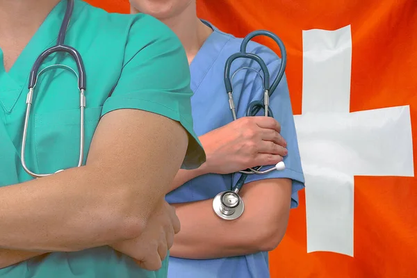 Chirurgen Der Schweizer Nationalflagge Nahaufnahme Berufliche Chirurgie Der Schweiz Medizintechnisches — Stockfoto