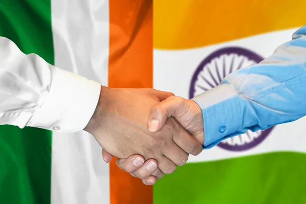 Business Handslag Bakgrunden Två Flaggor Män Handslag Bakgrunden Irland Och — Stockfoto