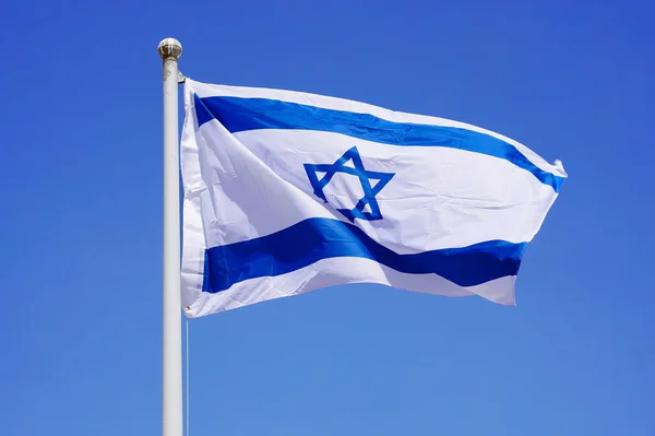 Bandera Israel Ondeando Contra Cielo Azul Limpio Cerca Bandera Israel —  Fotos de Stock