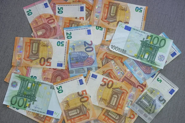 Soldi Euro Vengono Spesi Superficie Contesto Monetario Delle Banconote Tagli — Foto Stock