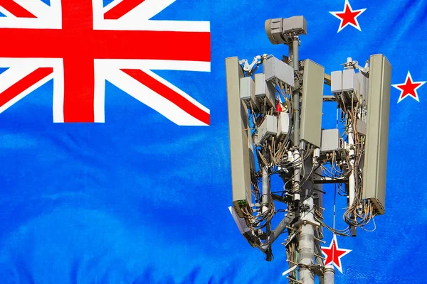 Telecommunications Tower Cellular Network Antenna Agains Flag New Zealand Telecommunication — Stock Photo, Image