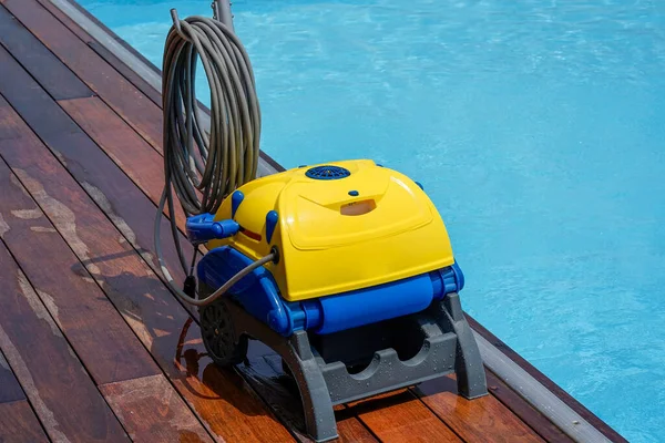 Limpiador Agua Robot Limpieza Piscinas Robot Limpieza Piscinas Automático Completo —  Fotos de Stock