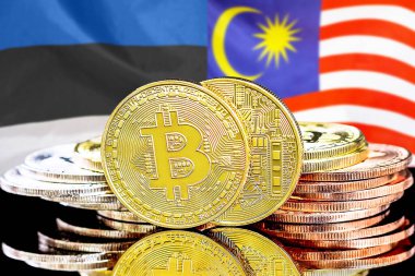 Estonya ve Malezya bayrağının arka planında bitcoinler. Estonya ve Malezya 'daki kripto para birimi ve engelleme teknolojisi yatırımcıları için kavram