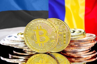 Estonya ve Moldova bayrağının arka planında Bitcoin 'ler. Estonya ve Moldova 'daki kripto para birimi ve engelleme teknolojisi yatırımcıları için kavram