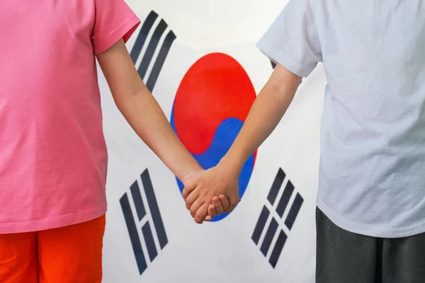 Dos Niños Unieron Sus Manos Fondo Bandera Corea Del Sur —  Fotos de Stock