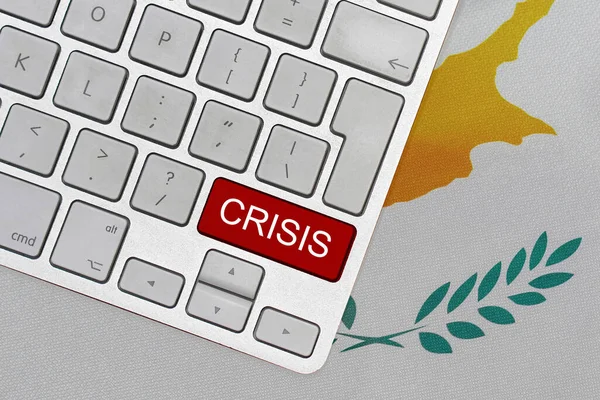 Weiße Computertastatur Mit Roter Taste Mit Krisenwort Auf Dem Hintergrund — Stockfoto