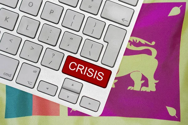 Weiße Computertastatur Mit Roter Taste Mit Krisenwort Auf Dem Hintergrund — Stockfoto