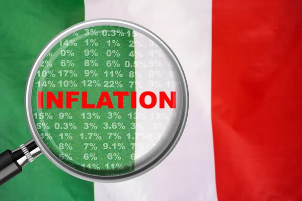 Büyüteç Talya Bayraklı Arka Plandaki Enflasyon Kelimesine Odaklandı Faiz Artırımı — Stok fotoğraf