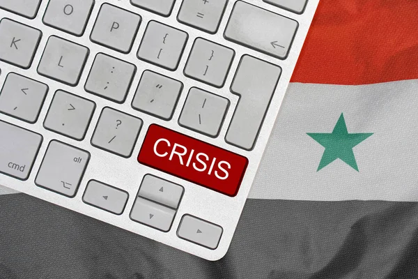 White Computer Keyboard Red Button Word Crisis Syria Flag Background — Foto de Stock