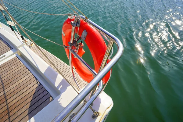 Lifebuoy Bordo Iate Barco Vela Vista Ângulo Largo Mar Yachting — Fotografia de Stock