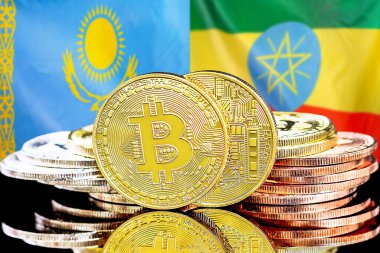 Kazakistan ve Etiyopya 'nın bayraklarındaki bitcoinler. Kazakistan ve Etiyopya 'daki kripto para birimi ve engelleme teknolojisi yatırımcıları için kavram