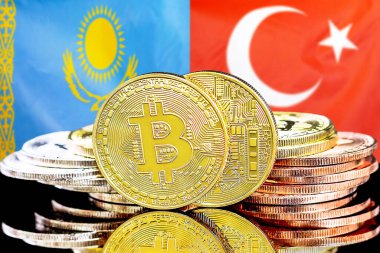 Kazakistan ve Türkiye 'nin bayraklarındaki bitcoinler. Kazakistan ve Türkiye 'deki kripto para birimi ve engelleme teknolojisi yatırımcıları için kavram