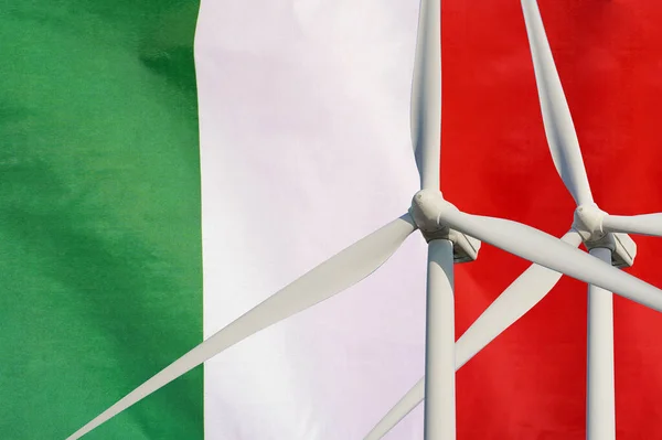 Два Вітряних Турбіни Альтернативної Енергії Італійському Прапорі Вітрові Турбіни Генерують — стокове фото