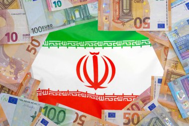 İran 'ın geçmişiyle ilgili Avrupa banknotlarının bir kopyası. Farklı Euro banknotları çerçevesi. İş, finans, yatırım, İran tasarruf ve yolsuzluk kavramı