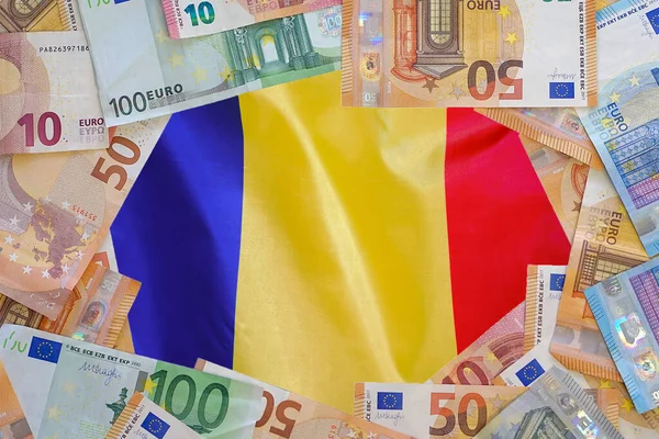 Банкноты Евро Фоне Флага Молдавии Различные Евробанкноты Рамка Бизнес Финансы — стоковое фото