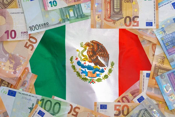 Банкноты Евро Фоне Флага Мексики Различные Евробанкноты Рамка Бизнес Финансы — стоковое фото